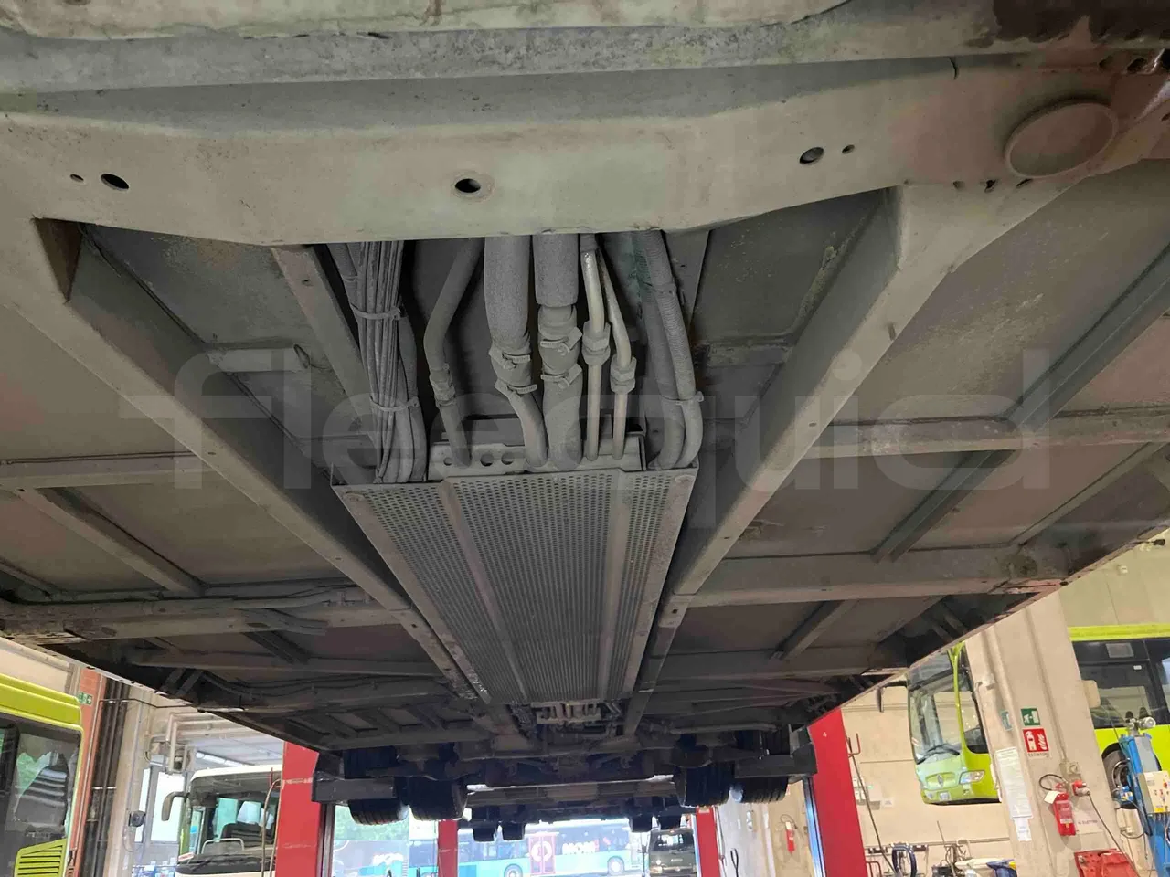 Mercedes-Benz Citaro G 0530 - Euro5 - 260kW - 17.940mt - central undercarriage photo
