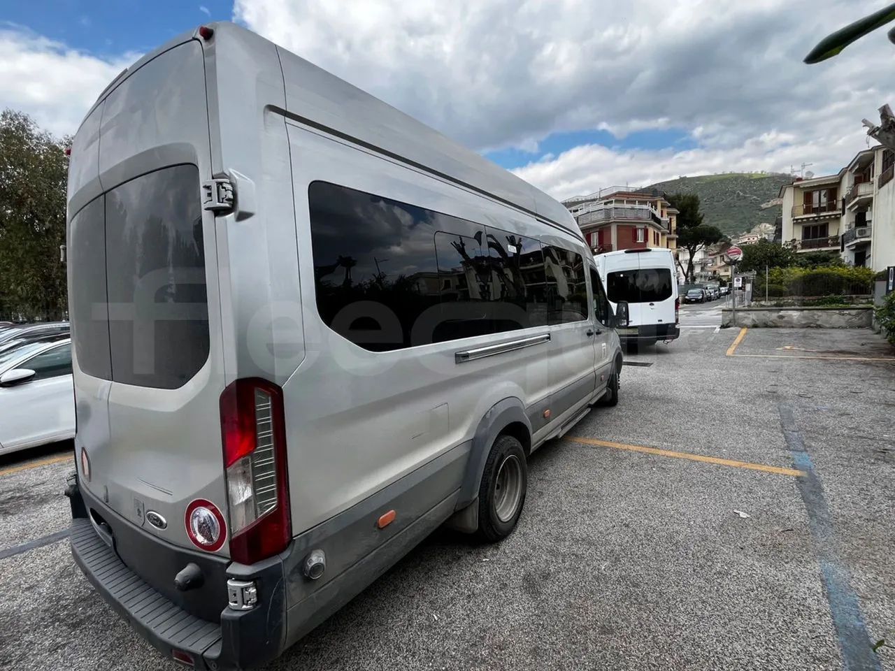 Ford Transit FBD -  Euro6 - 114kW - 6.704mt - 3/4 right rear doors closed