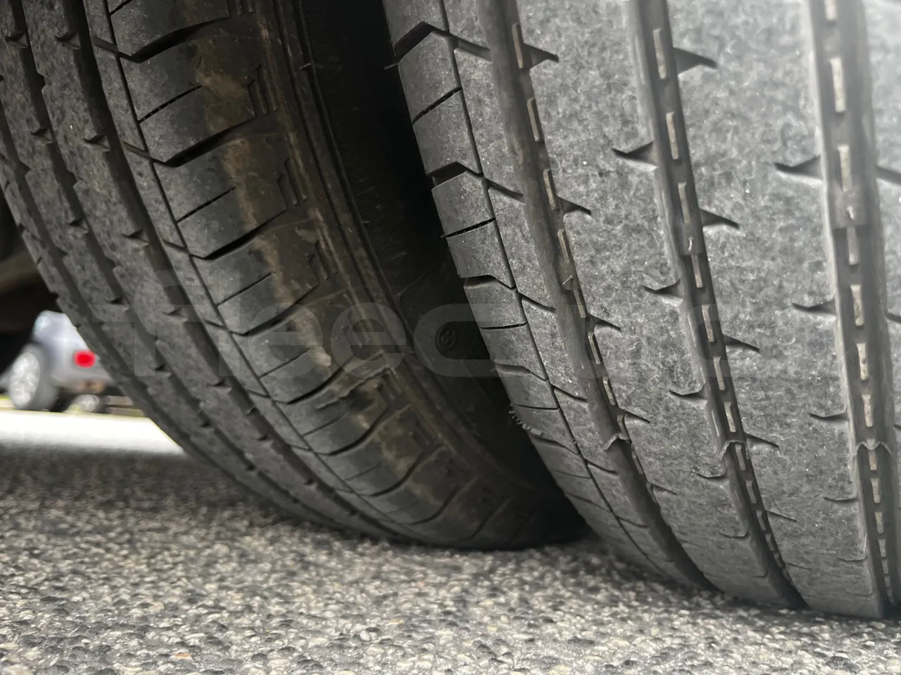 Ford Transit FBD -  Euro6 - 114kW - 6.704mt - tread condition front tires left