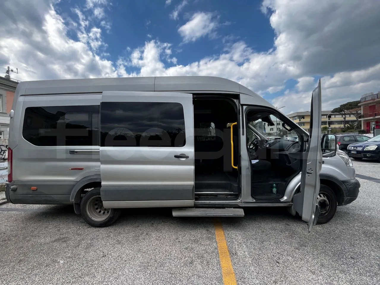 Ford Transit FBD -  Euro6 - 114kW - 6.704mt - right side doors open