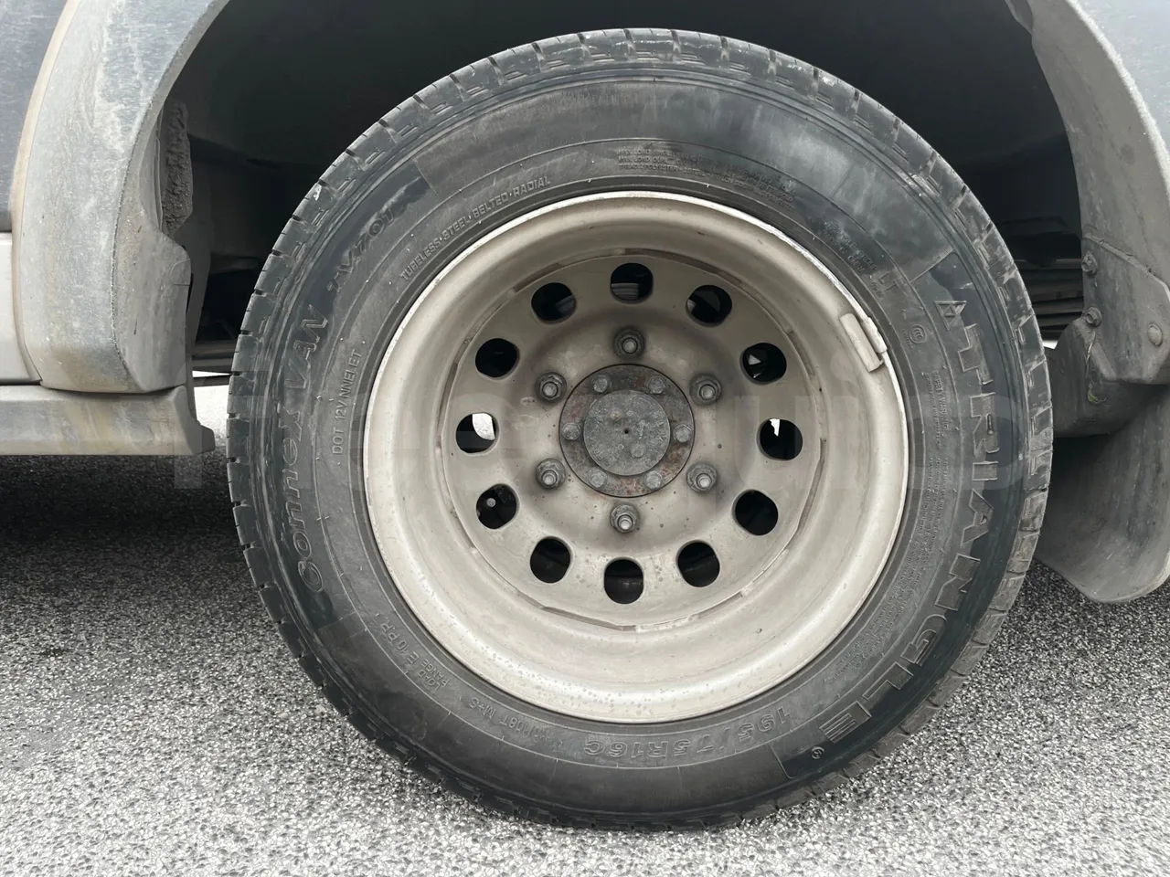 Ford Transit FBD -  Euro6 - 114kW - 6.704mt - rear left tire photo