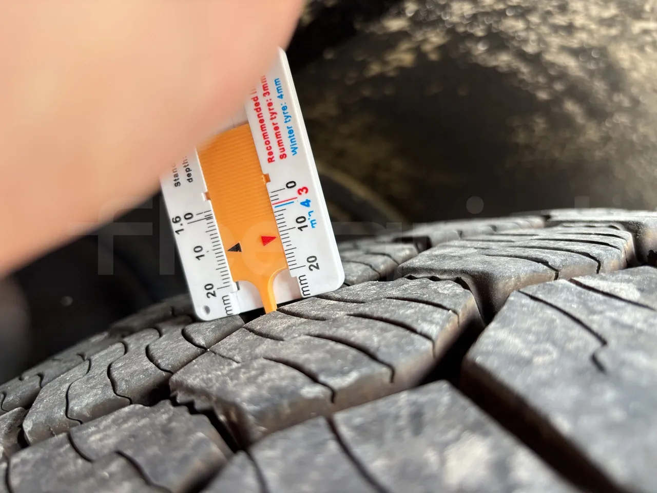 Mercedes-Benz Citaro - First Axle Left Side: Tyre Thickness