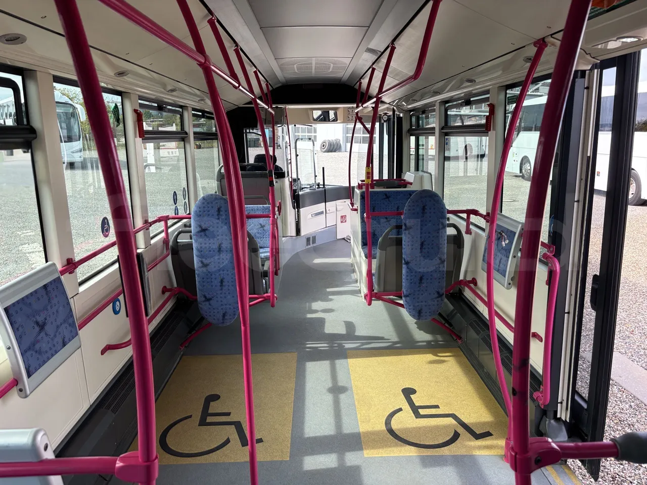 Mercedes-Benz Citaro - Forward Seats From Middle Position