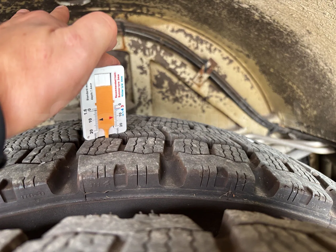 Mercedes-Benz Citaro - Second Axle Left Side: Tyre Thickness