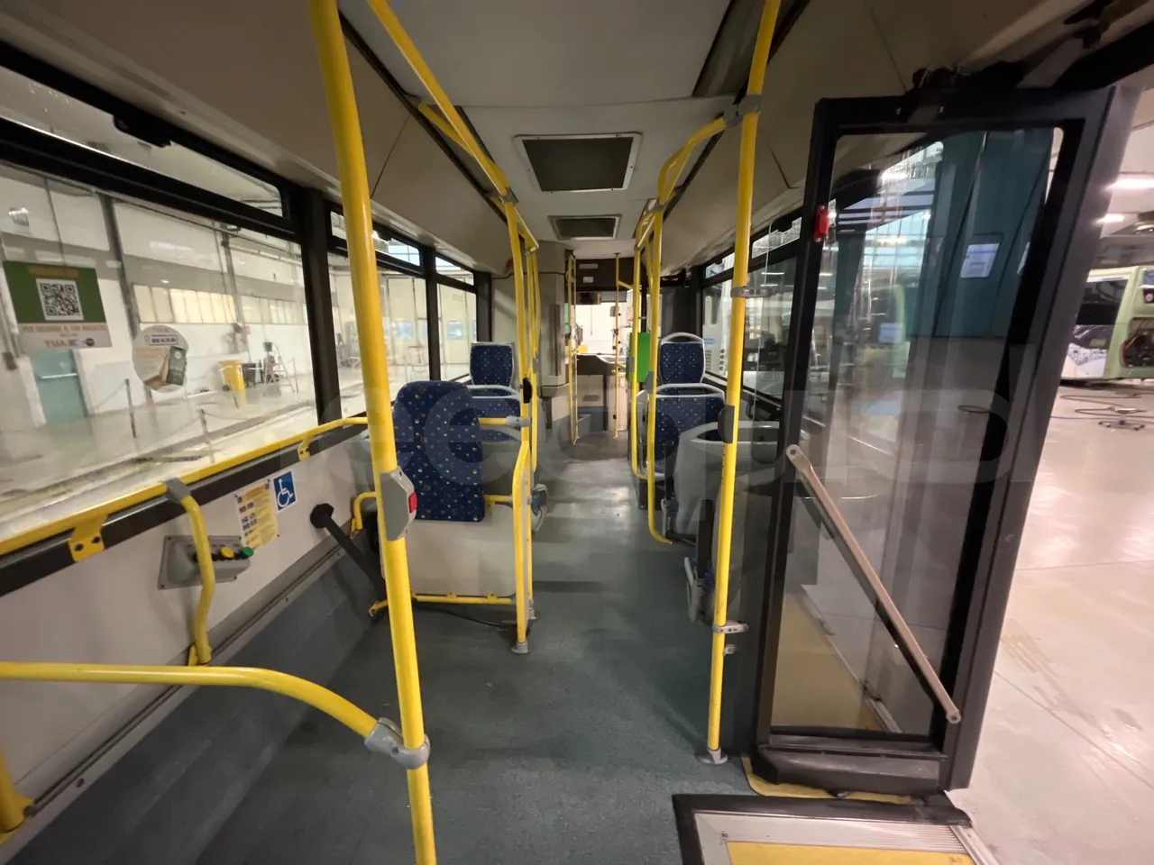 Iveco Citelis PS09D1/C/96 - EUR5 - 213kW - 11.990m - forward view middle aisle