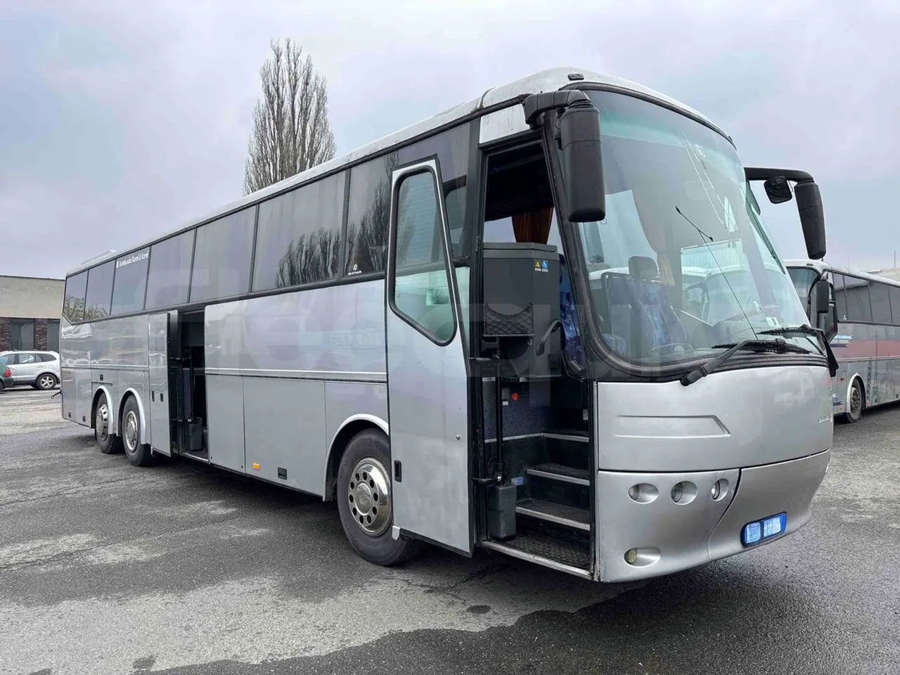 Bova B V Futura FHD FHD - Euro5 - 315kW - 13.580mt - 3/4 right front doors open