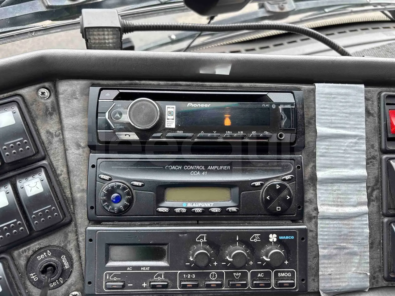 Bova B V Futura FHD FHD - Euro5 - 315kW - 13.580mt - radio accessories photo