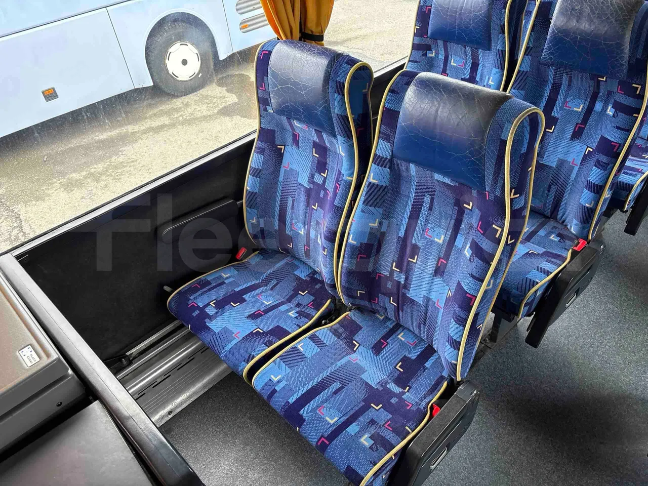 Bova B V Futura FHD FHD - Euro5 - 315kW - 13.580mt - single seat detail