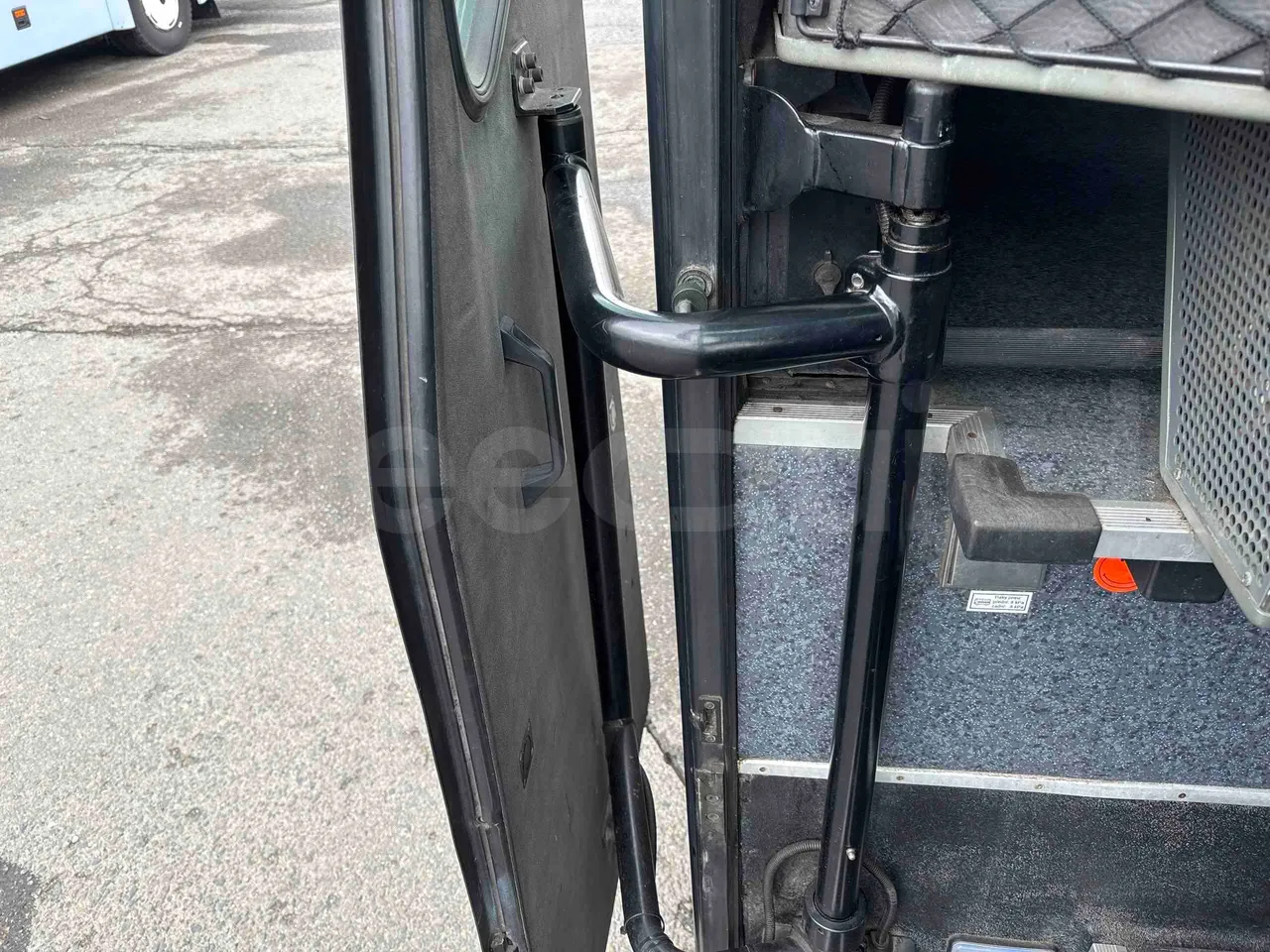 Bova B V Futura FHD FHD - Euro5 - 315kW - 13.580mt - door mechanism photo