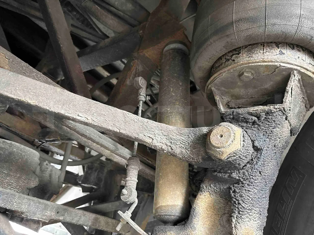 Bova B V Futura FHD FHD - Euro5 - 315kW - 13.580mt - front shock absorbers left