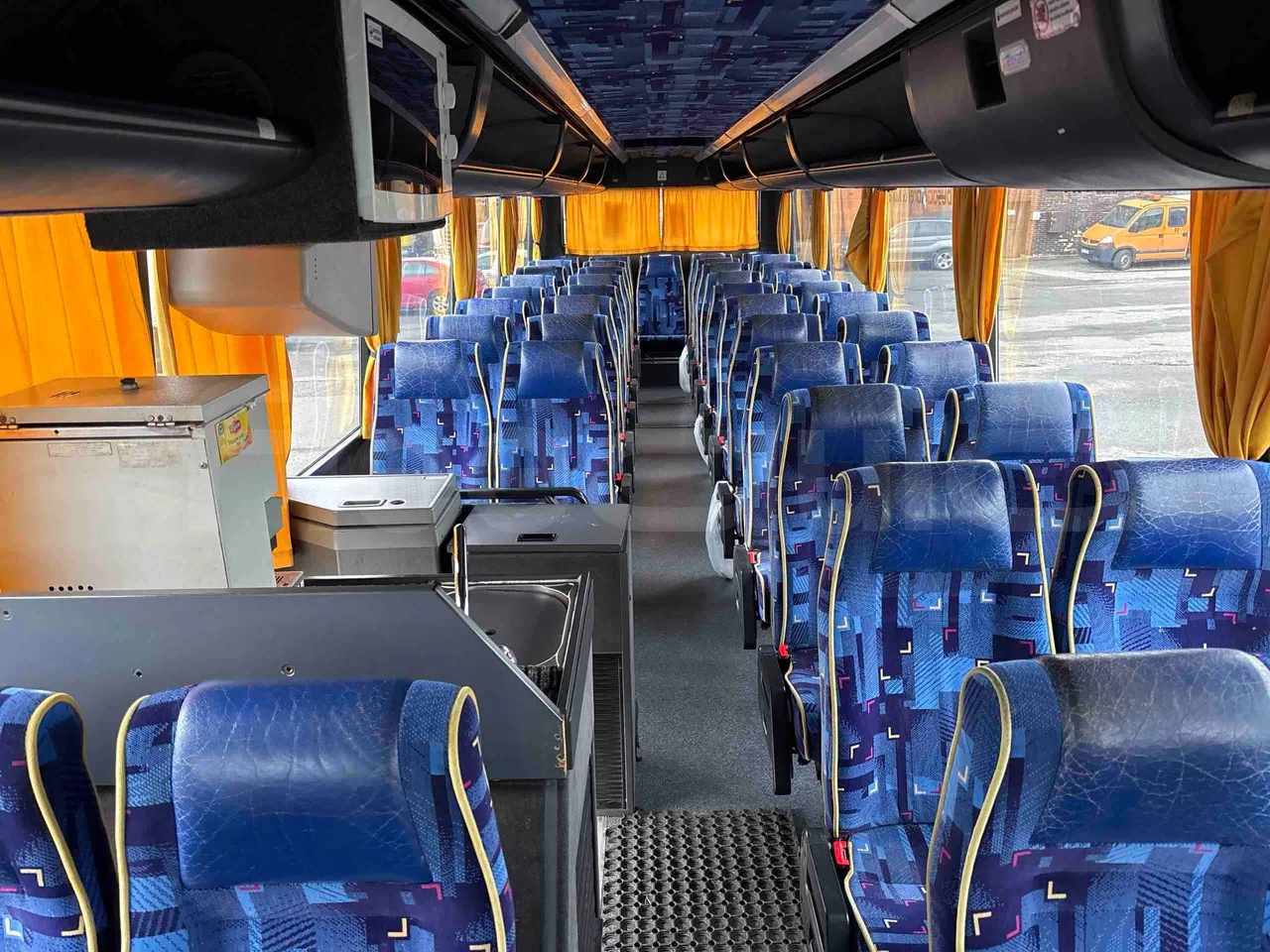 Bova B V Futura FHD FHD - Euro5 - 315kW - 13.580mt - reverse view middle aisle