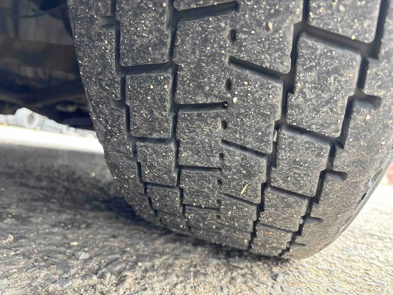 Bova B V Futura FHD FHD - Euro5 - 315kW - 13.580mt - tread condition third axle tires left