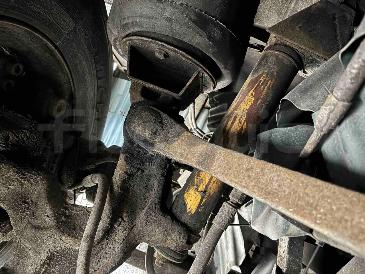 Bova B V Futura FHD FHD - Euro5 - 315kW - 13.580mt - axel 3 shock absorbers 1 left