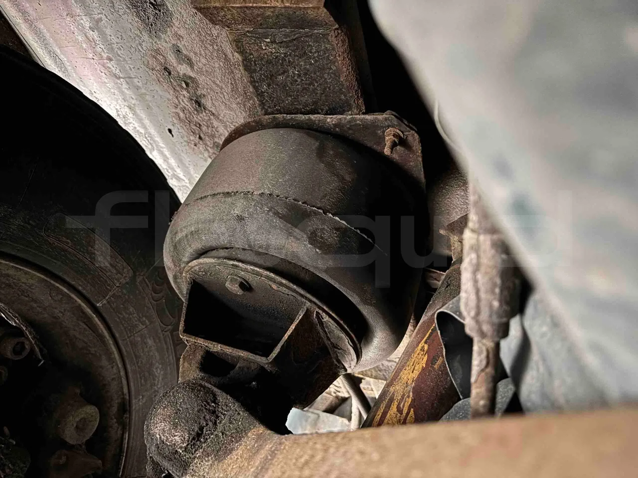 Bova B V Futura FHD FHD - Euro5 - 315kW - 13.580mt - axel 3 shock absorbers 2 left