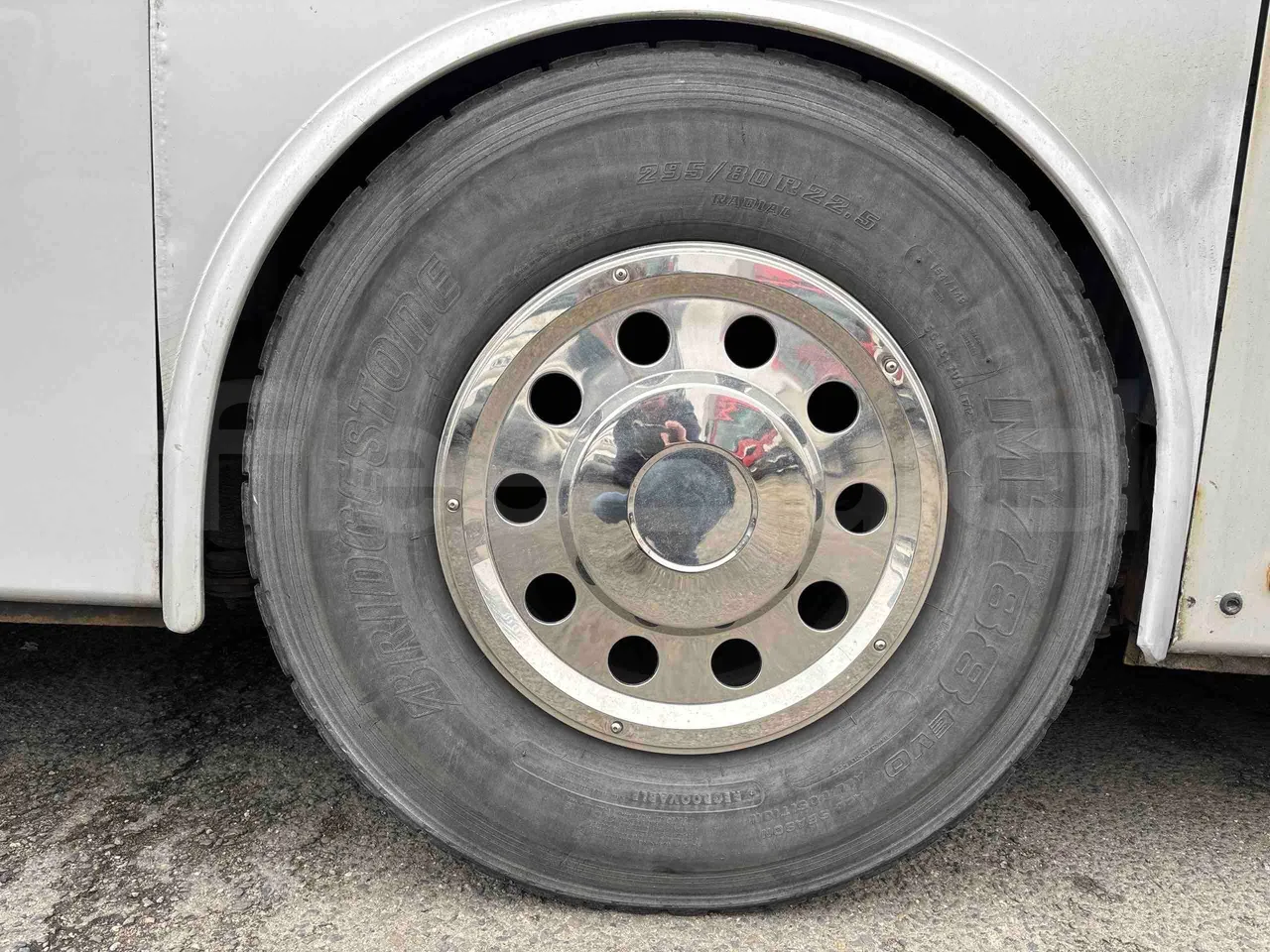 Bova B V Futura FHD FHD - Euro5 - 315kW - 13.580mt - rear left tire photo