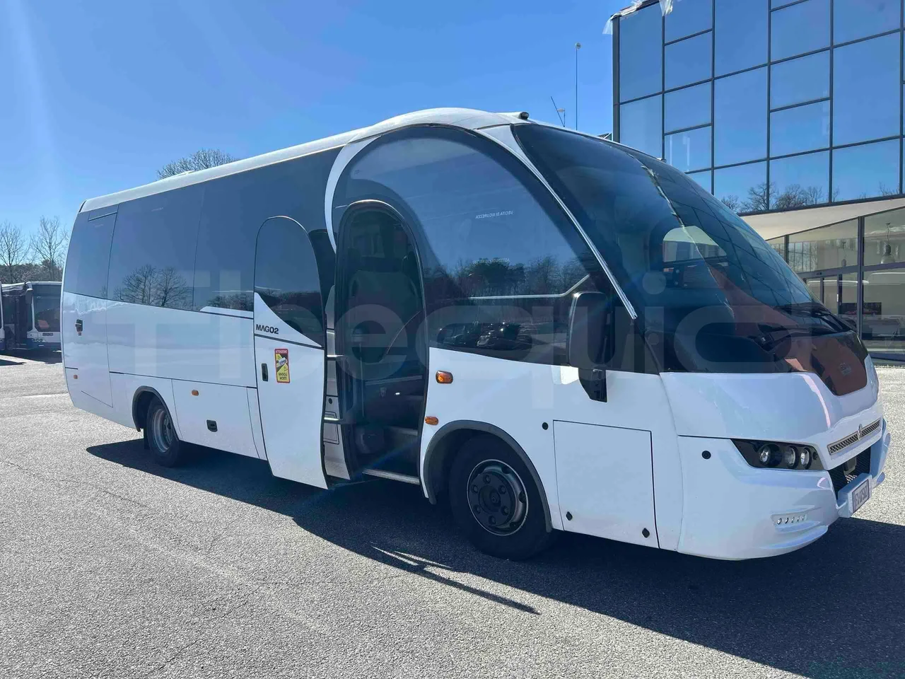 Indcar Mago 2 M2IV M23 - Euro6 - 162kW - 8.803mt - 3/4 right front doors open