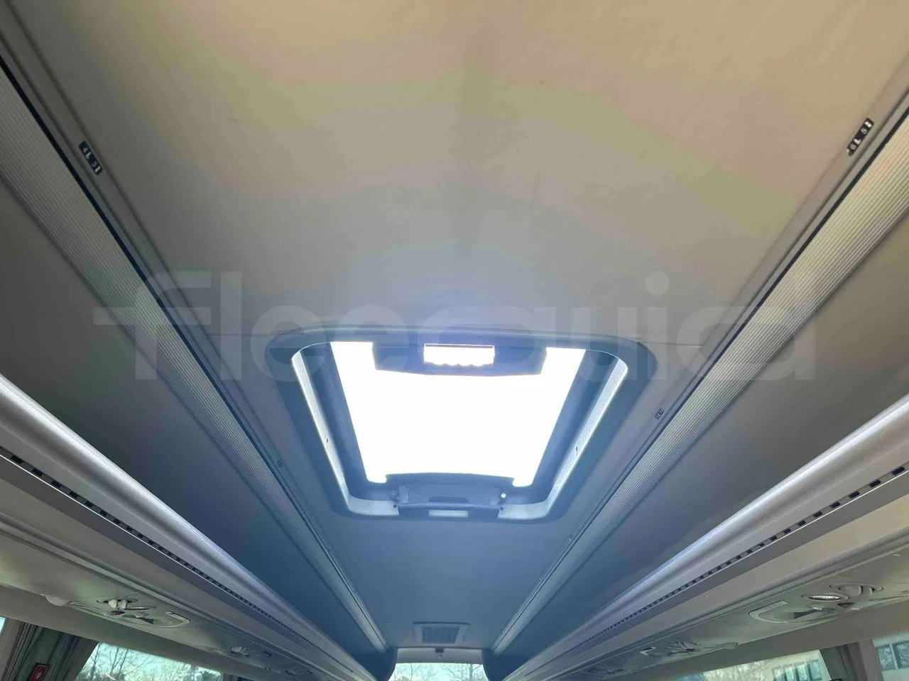 Indcar Mago 2 M2IV M23 - Euro6 - 162kW - 8.803mt - roof hatch 1