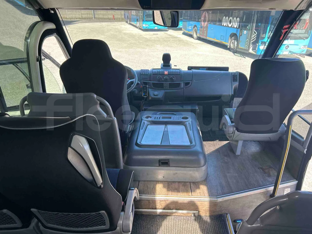 Indcar Mago 2 M2IV M23 - Euro6 - 162kW - 8.803mt - forward view middle aisle