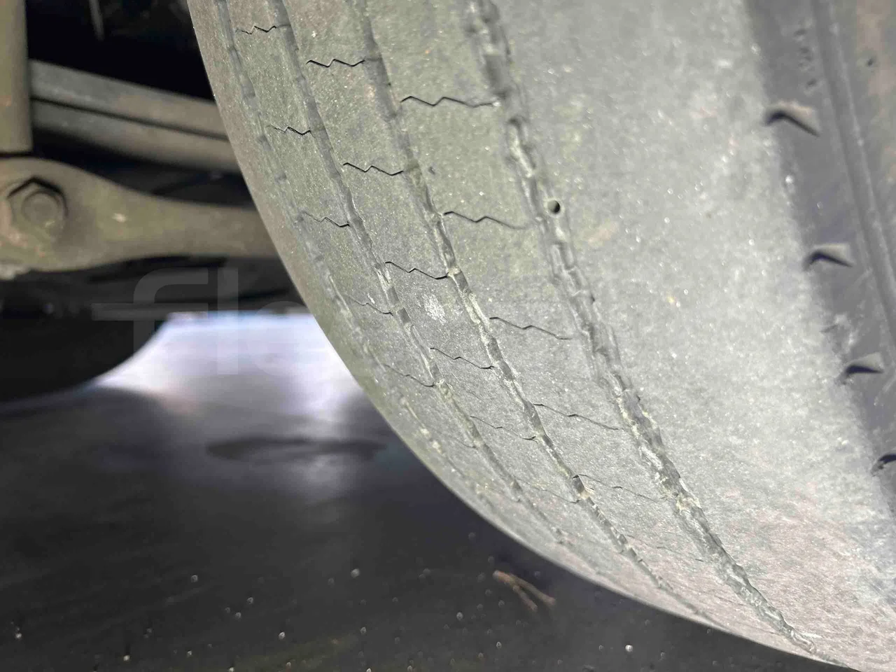 Indcar Mago 2 M2IV M23 - Euro6 - 162kW - 8.803mt - tread condition front tires left