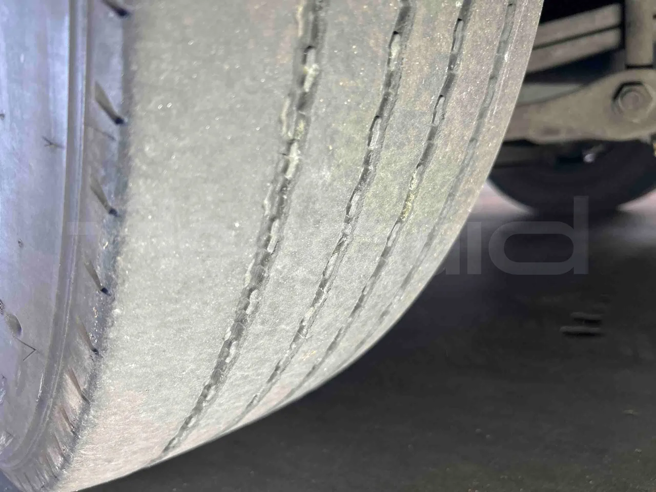 Indcar Mago 2 M2IV M23 - Euro6 - 162kW - 8.803mt - tread condition front tires right