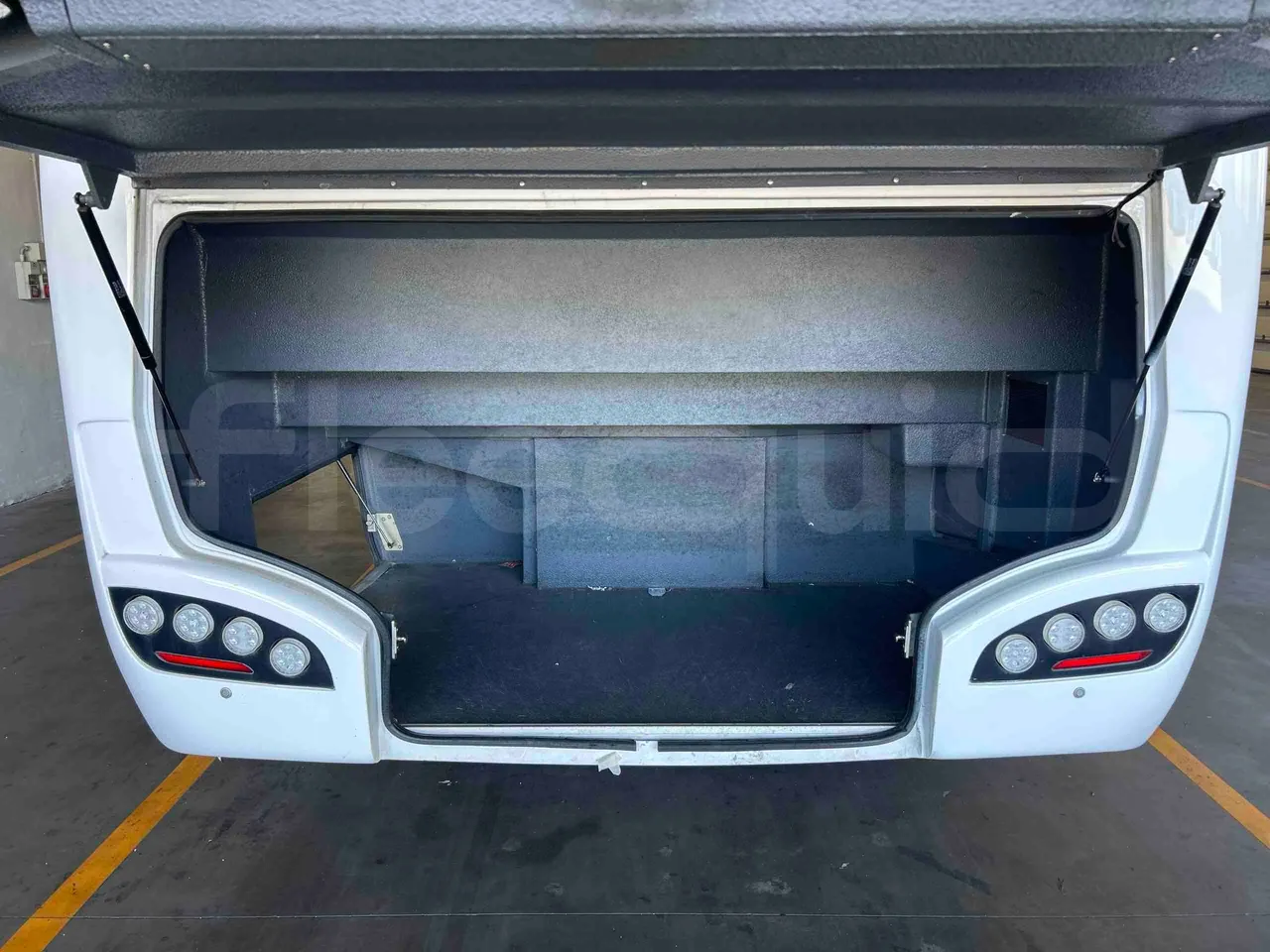 Indcar Mago 2 M2IV M23 - Euro6 - 162kW - 8.803mt - rear hatch open