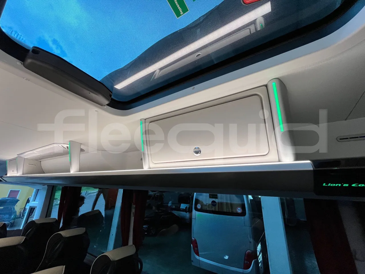 Man Lion's Coach J0AAB -EUR6 -309kW -12.101m - jack and driver keys