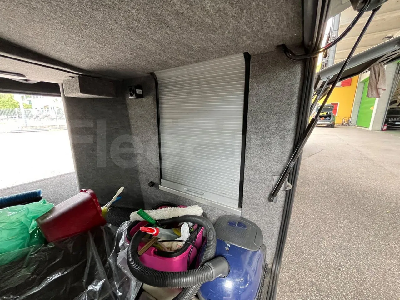 Man Lion's Coach J0AAB -EUR6 -309kW -12.101m - 3/4 right front doors open