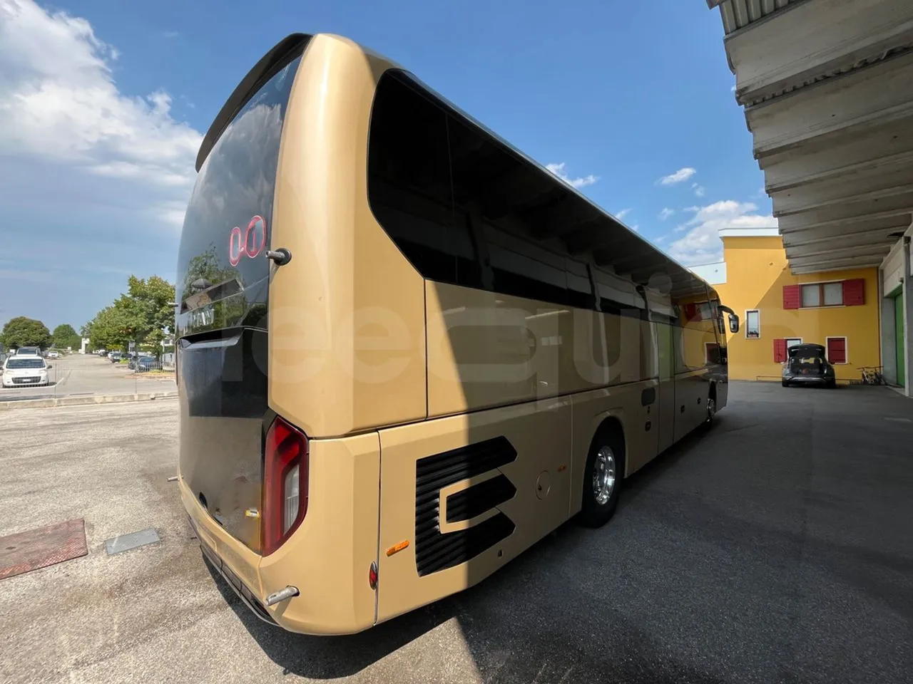 Man Lion's Coach J0AAB -EUR6 -309kW -12.101m - 3/4 right rear doors closed