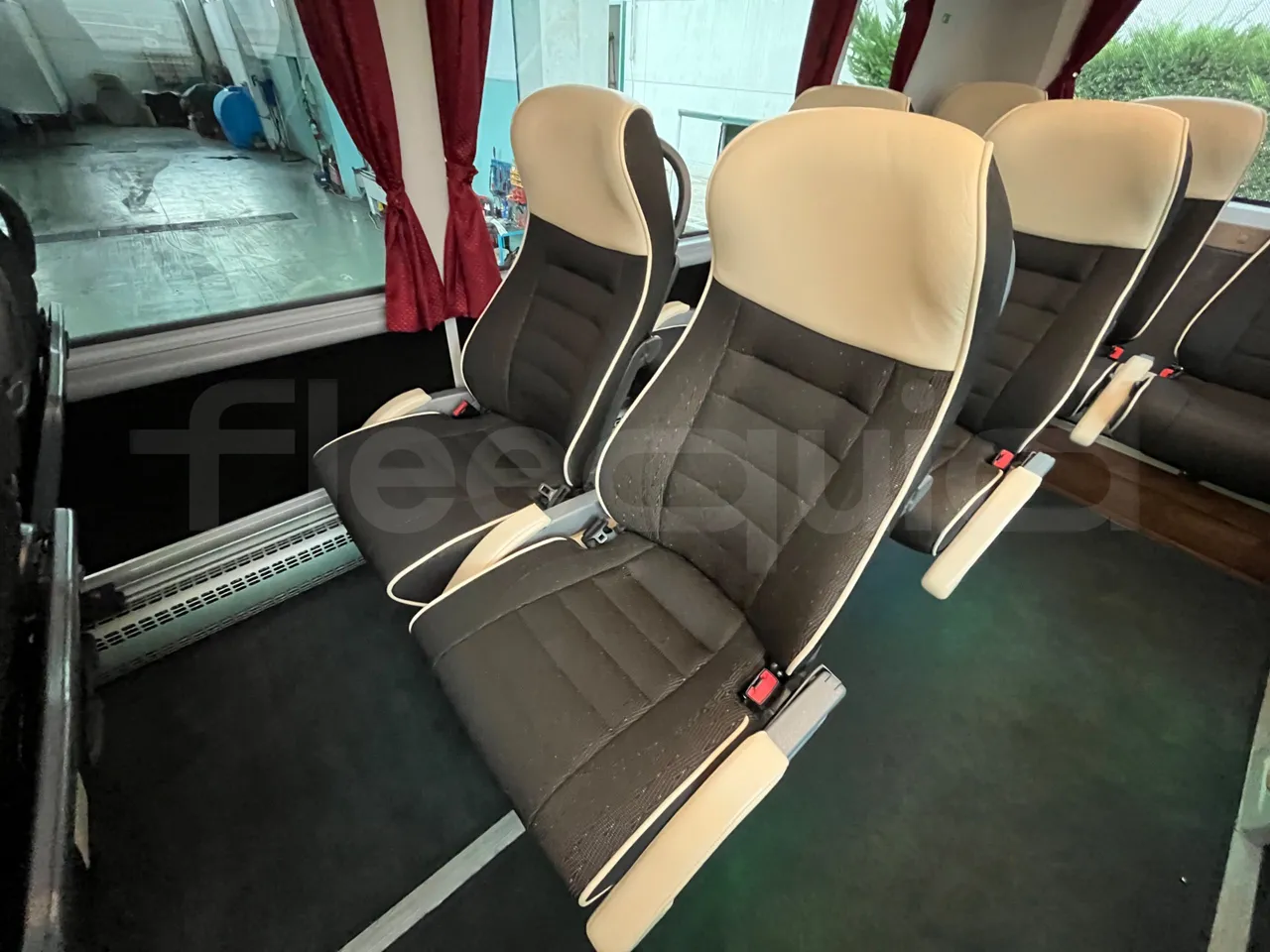 Man Lion's Coach J0AAB -EUR6 -309kW -12.101m - single seat detail
