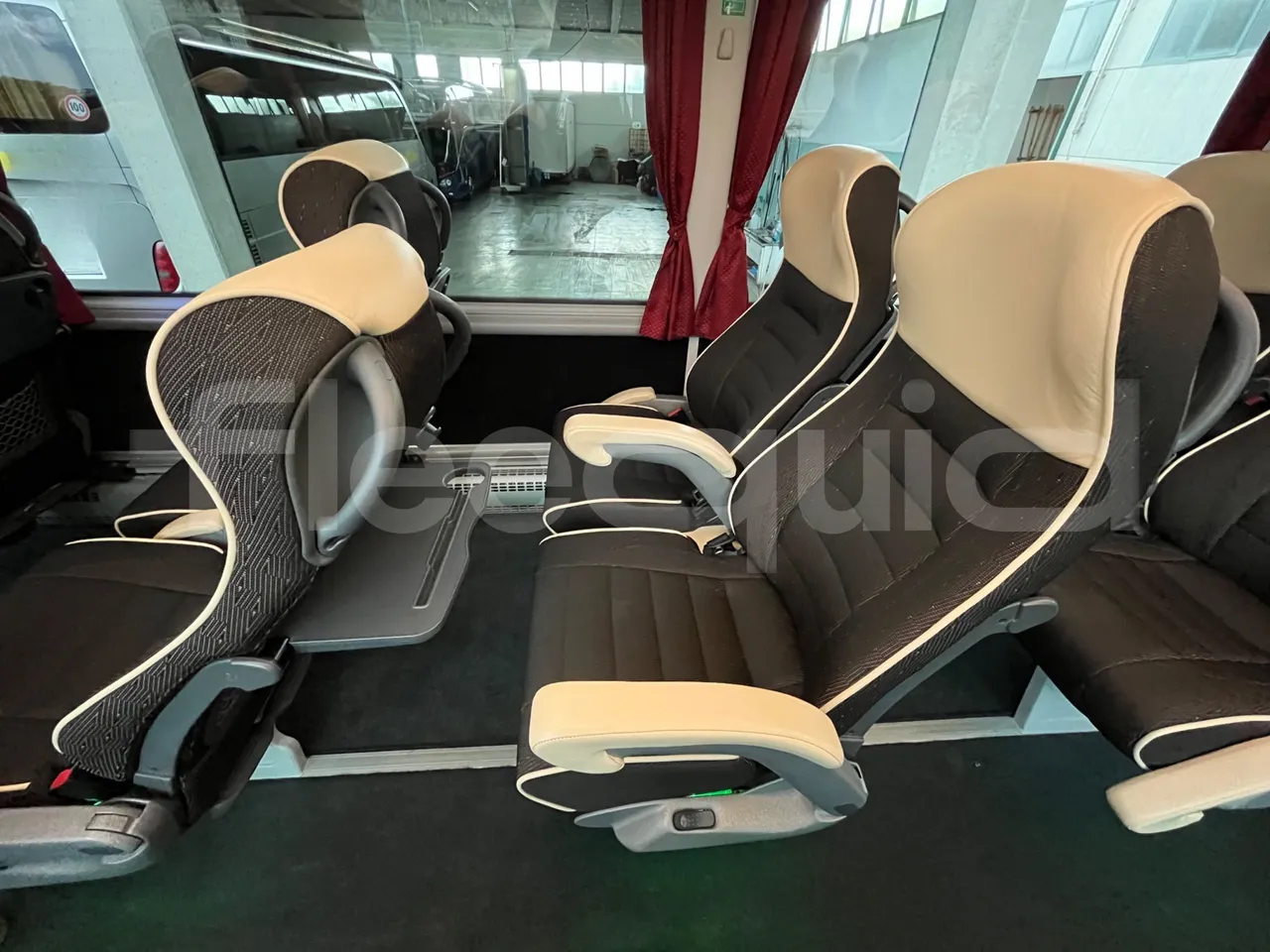 Man Lion's Coach J0AAB -EUR6 -309kW -12.101m - footrest detail photo