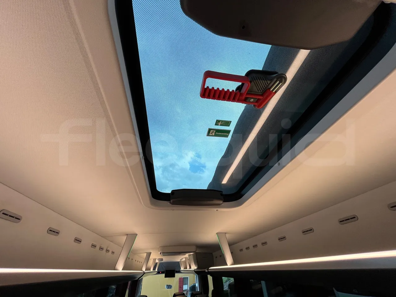 Man Lion's Coach J0AAB -EUR6 -309kW -12.101m - floor hatches photo