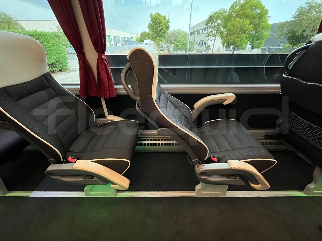 Man Lion's Coach J0AAB -EUR6 -309kW -12.101m - power outlets detail
