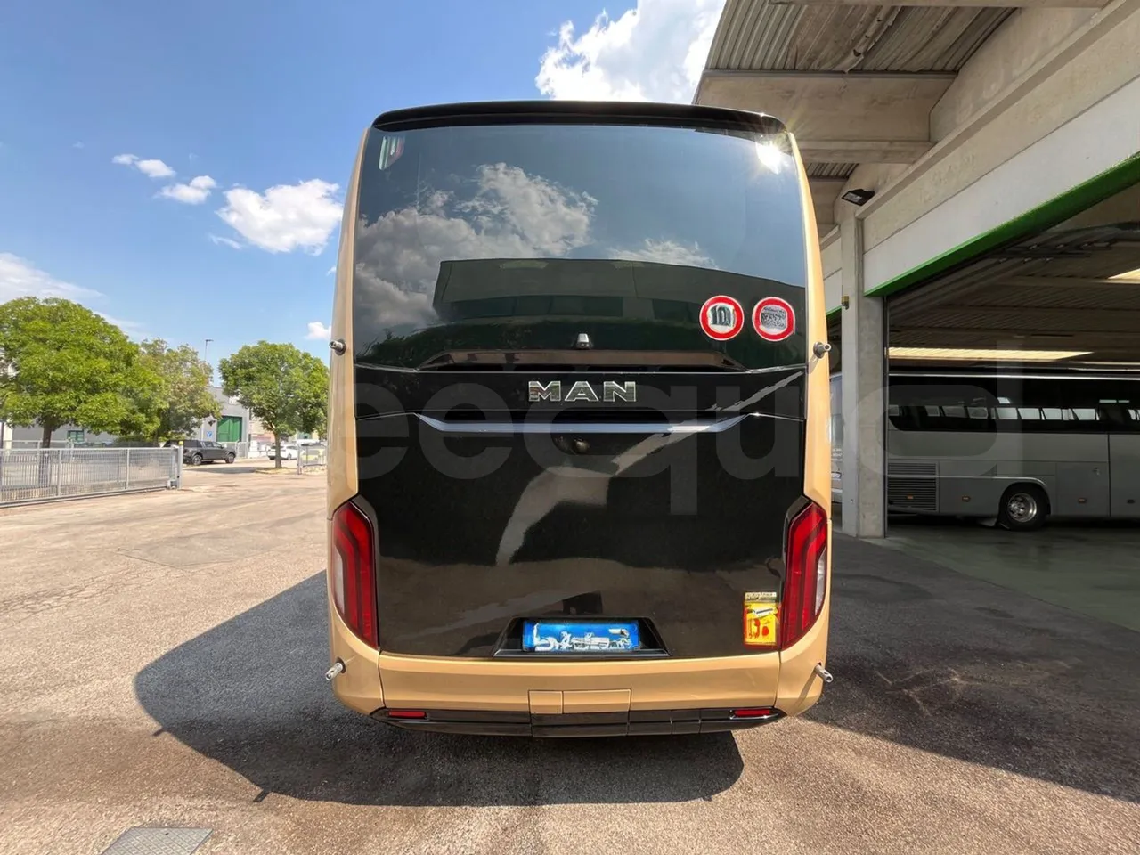 Man Lion's Coach J0AAB -EUR6 -309kW -12.101m - rear hatch closed