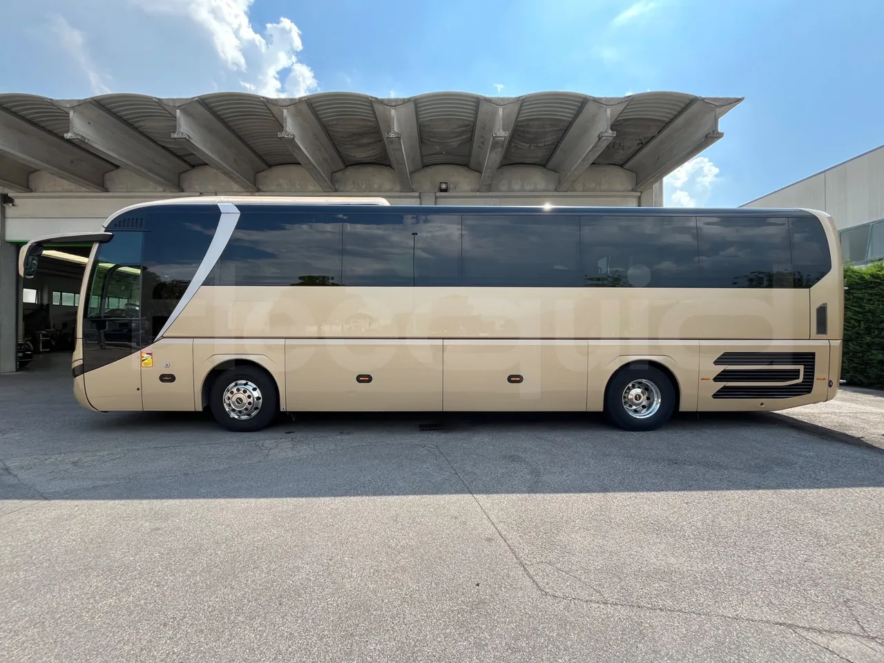 Man Lion's Coach J0AAB -EUR6 -309kW -12.101m - left side photo