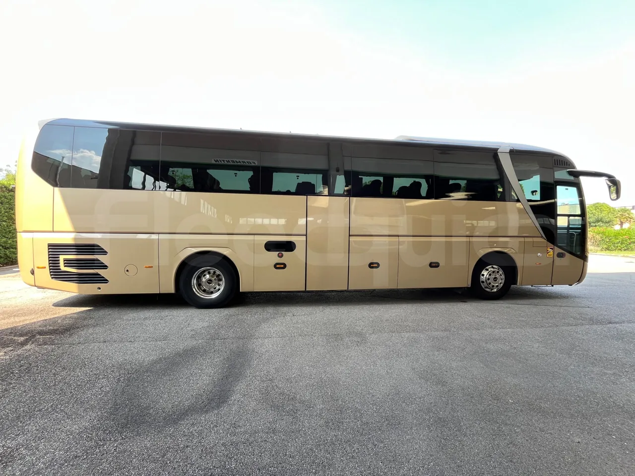 Man Lion's Coach J0AAB -EUR6 -309kW -12.101m - right side doors closed