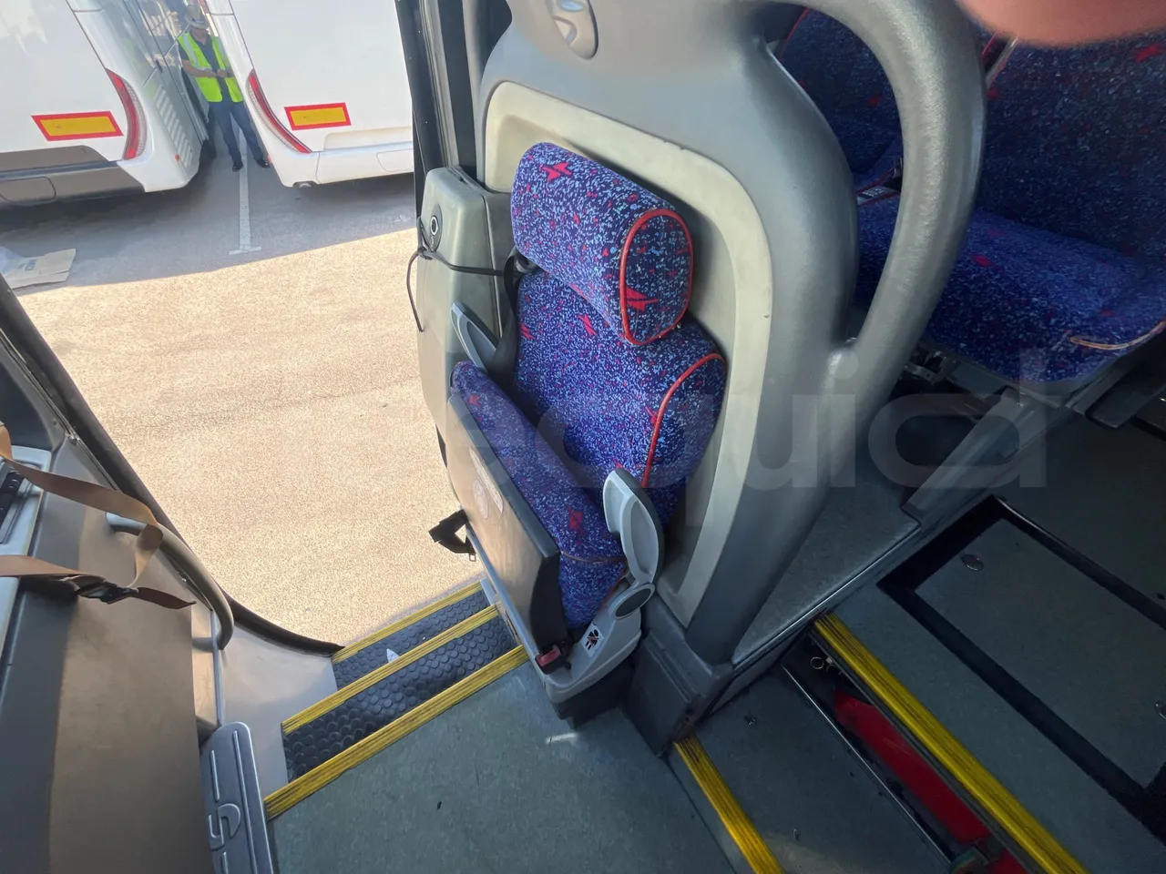 Volvo B12B 6X2 - EUR4 - 338kW -14.995m - command unit indicators