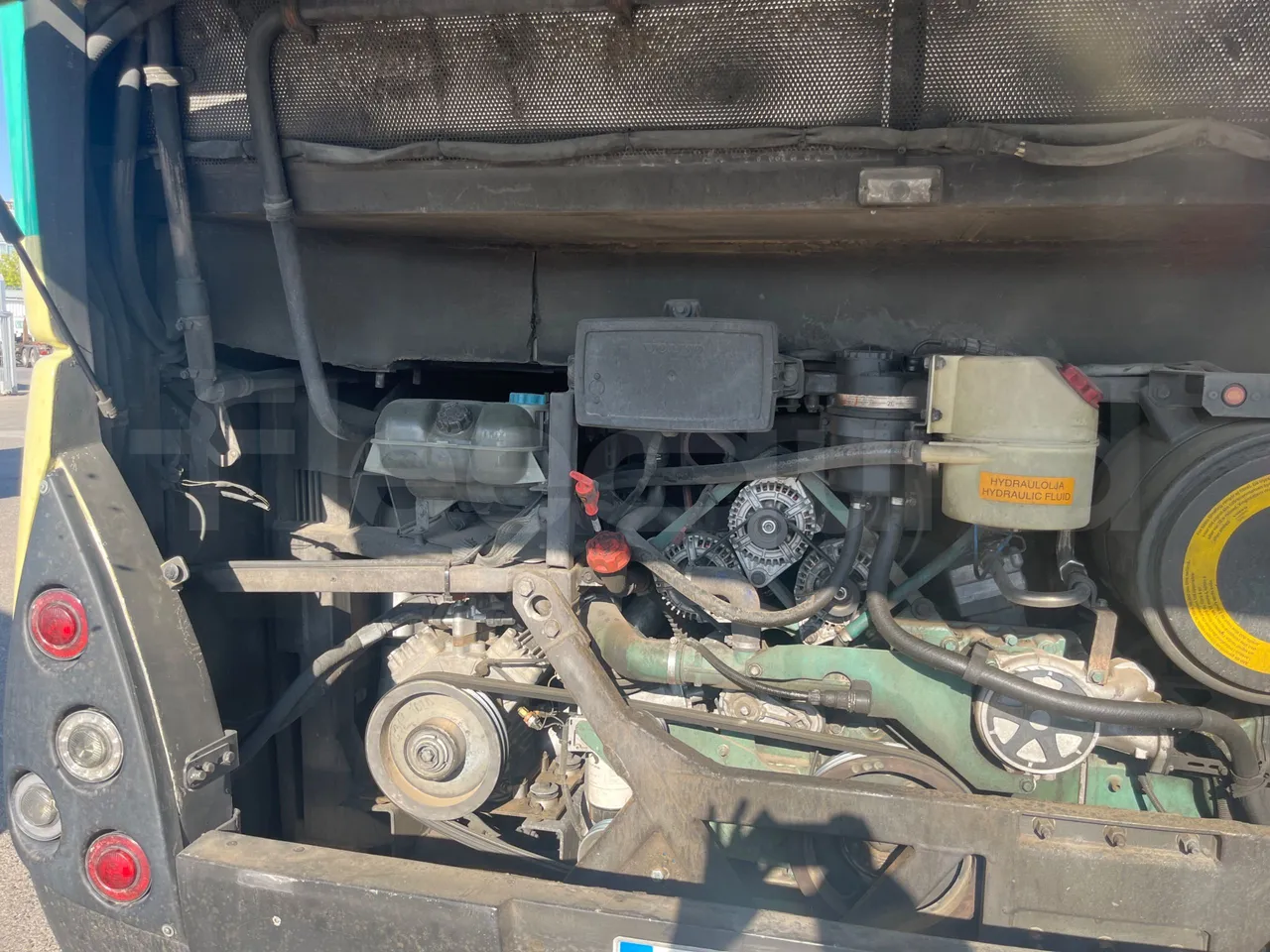 Volvo B12B 6X2 - EUR4 - 338kW -14.995m - engine plate photo