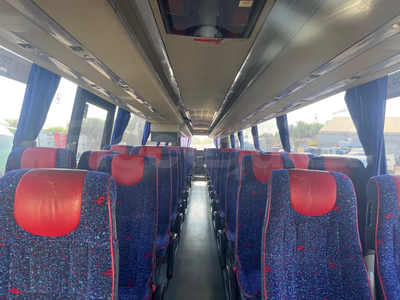 Volvo B12B 6X2 - EUR4 - 338kW -14.995m - jack and driver keys
