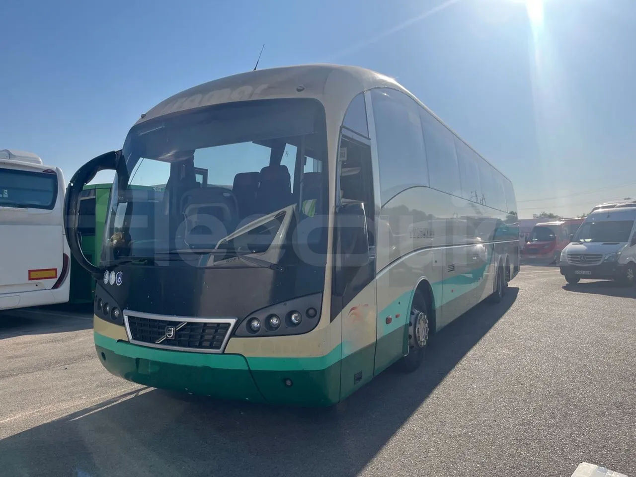 Volvo B12B 6X2 - EUR4 - 338kW -14.995m - 3/4 front left (mandatory for bus to scrap)