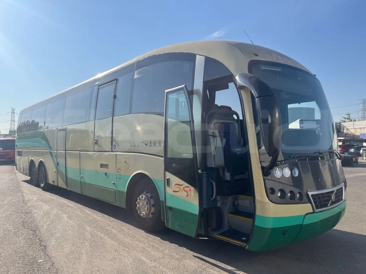 Volvo B12B 6X2 - EUR4 - 338kW -14.995m - 3/4 left rear side