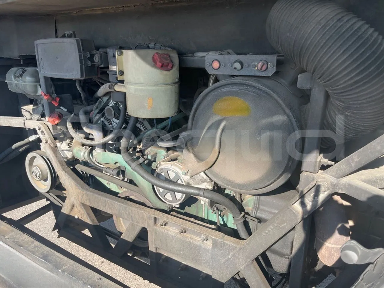 Volvo B12B 6X2 - EUR4 - 338kW -14.995m - 3/4 right rear doors closed