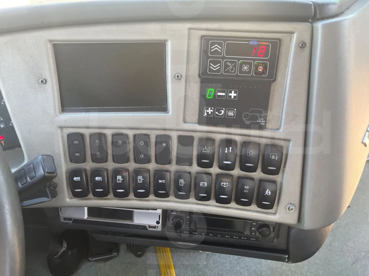 Volvo B12B 6X2 - EUR4 - 338kW -14.995m - radio accessories photo
