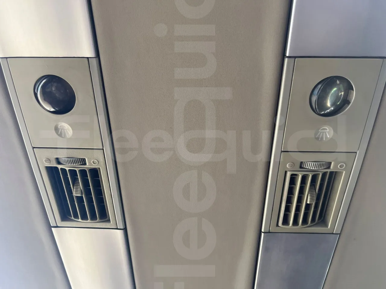 Volvo B12B 6X2 - EUR4 - 338kW -14.995m - toilette accessories photo