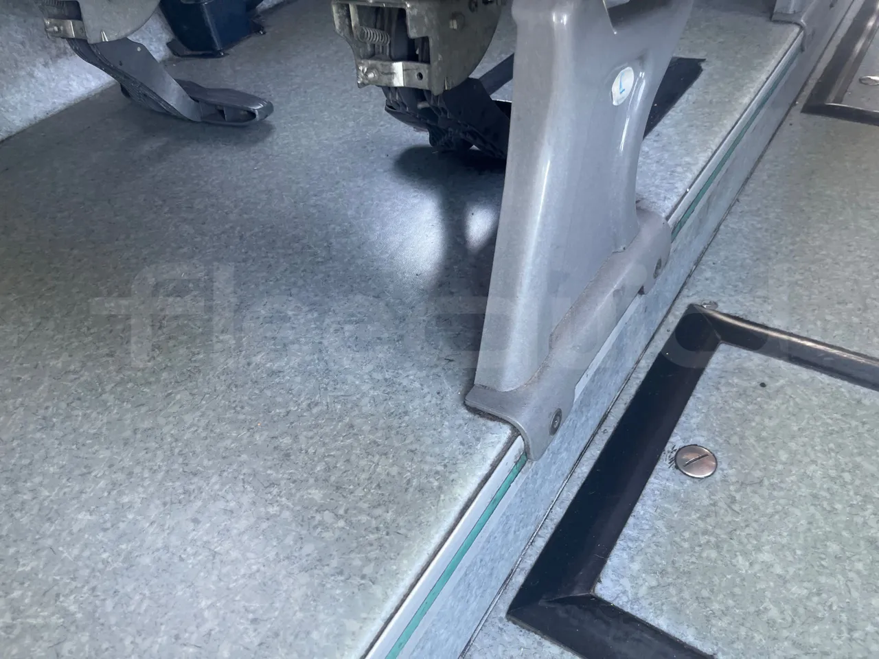 Volvo B12B 6X2 - EUR4 - 338kW -14.995m - seat brackets photo