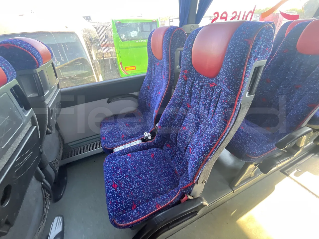 Volvo B12B 6X2 - EUR4 - 338kW -14.995m - central seat safety belt
