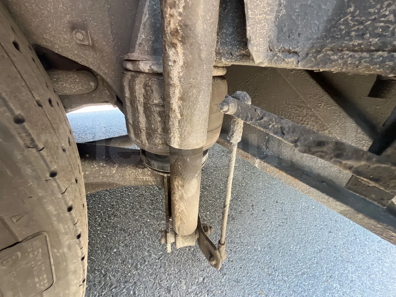 Volvo B12B 6X2 - EUR4 - 338kW -14.995m - axle 2 discs left