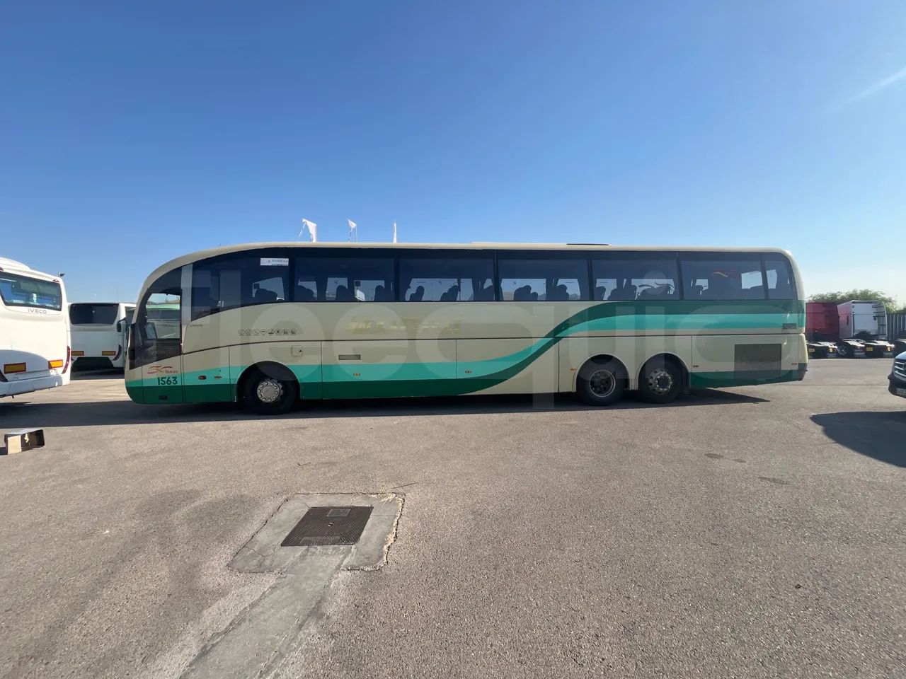 Volvo B12B 6X2 - EUR4 - 338kW -14.995m - external compartments photo