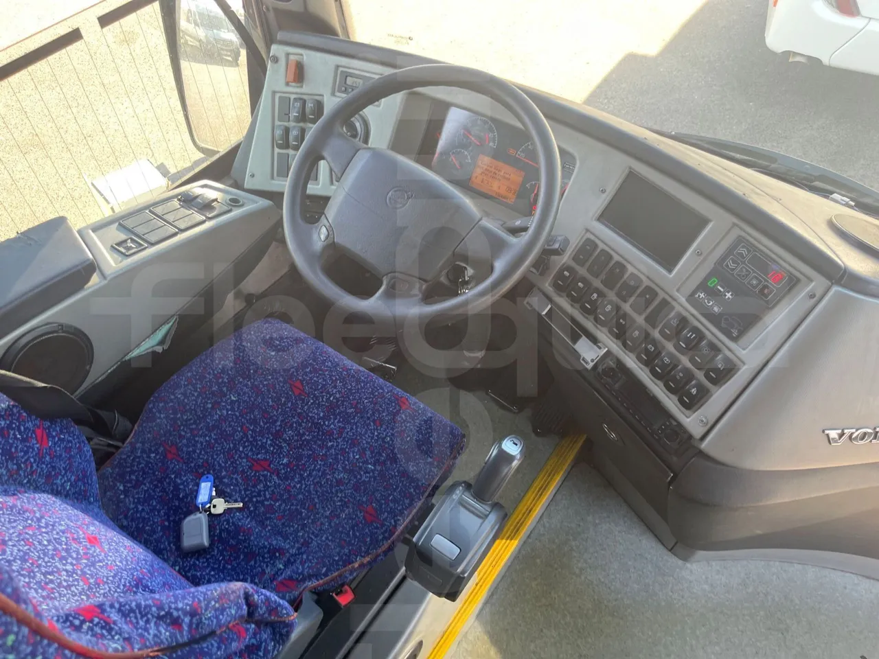 Volvo B12B 6X2 - EUR4 - 338kW -14.995m - folding seat photo