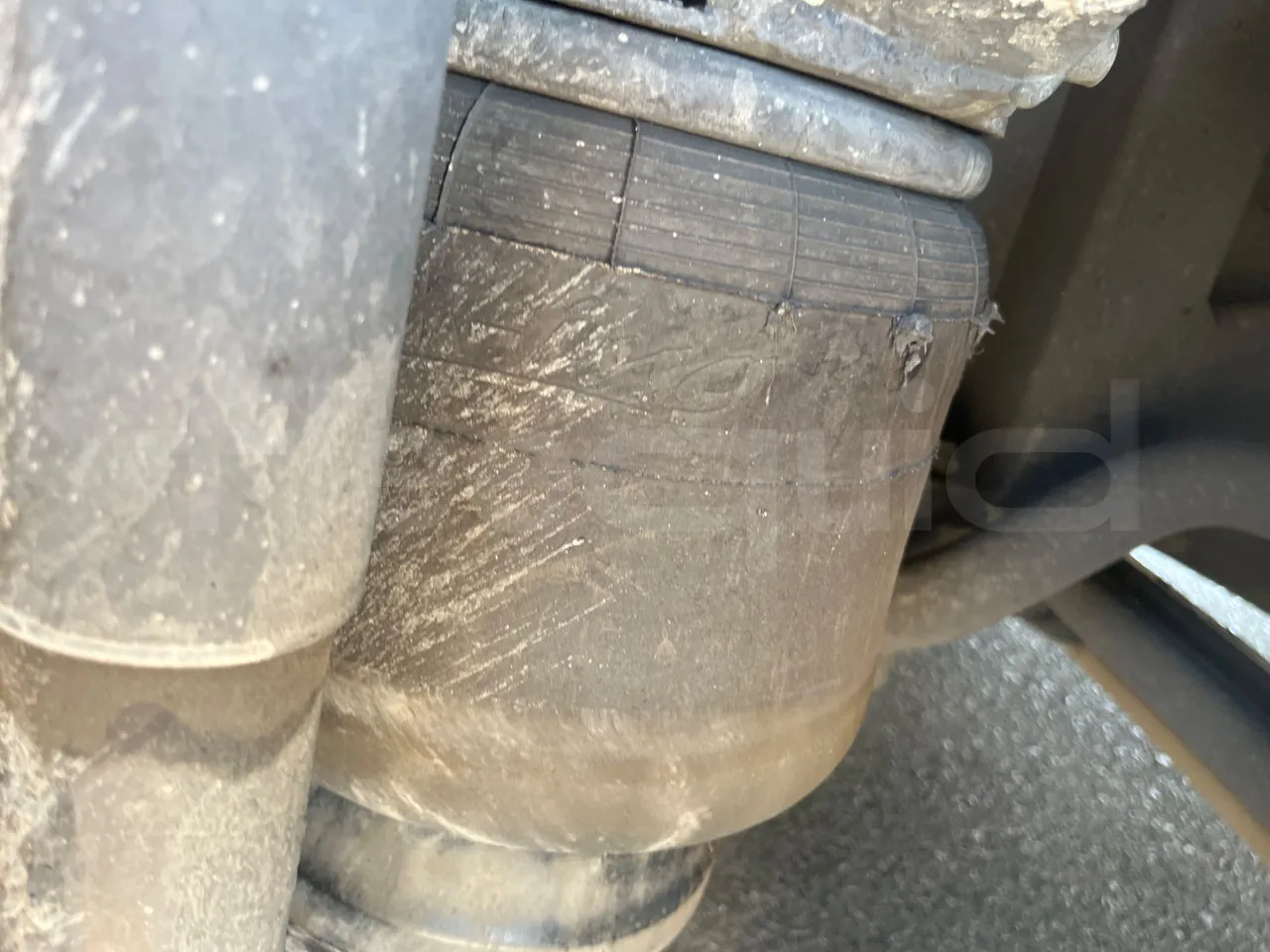 Volvo B12B 6X2 - EUR4 - 338kW -14.995m - front discs left