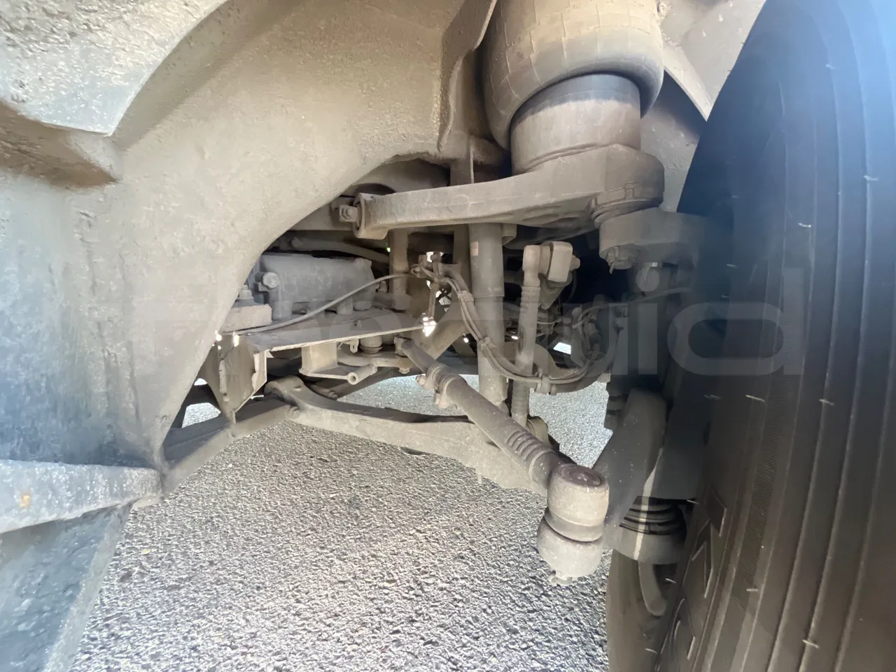 Volvo B12B 6X2 - EUR4 - 338kW -14.995m - front discs right
